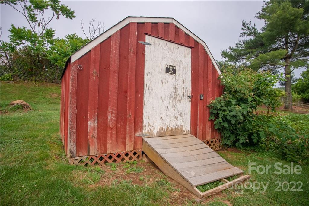 68 Love Fox Road Burnsville NC 28714