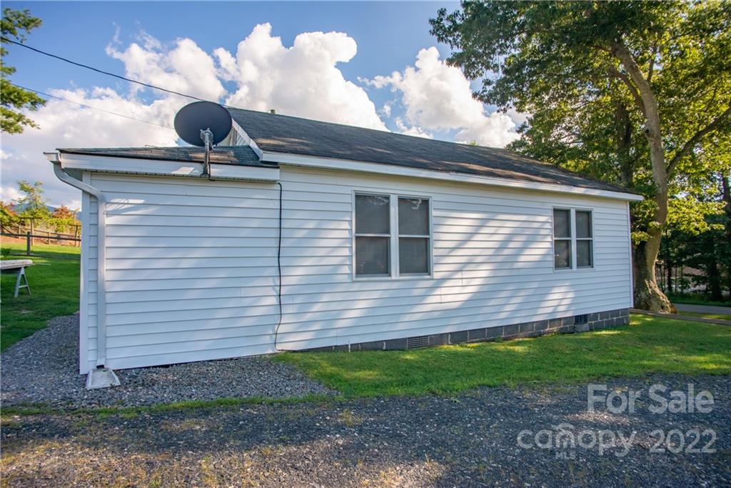 68 Love Fox Road Burnsville NC 28714