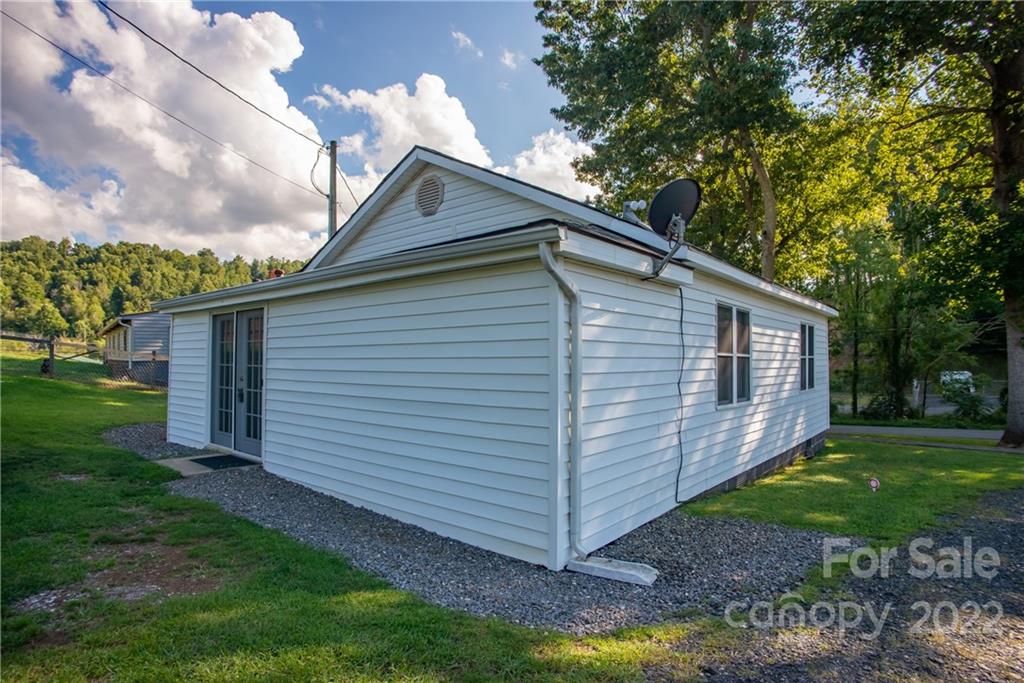 68 Love Fox Road Burnsville NC 28714
