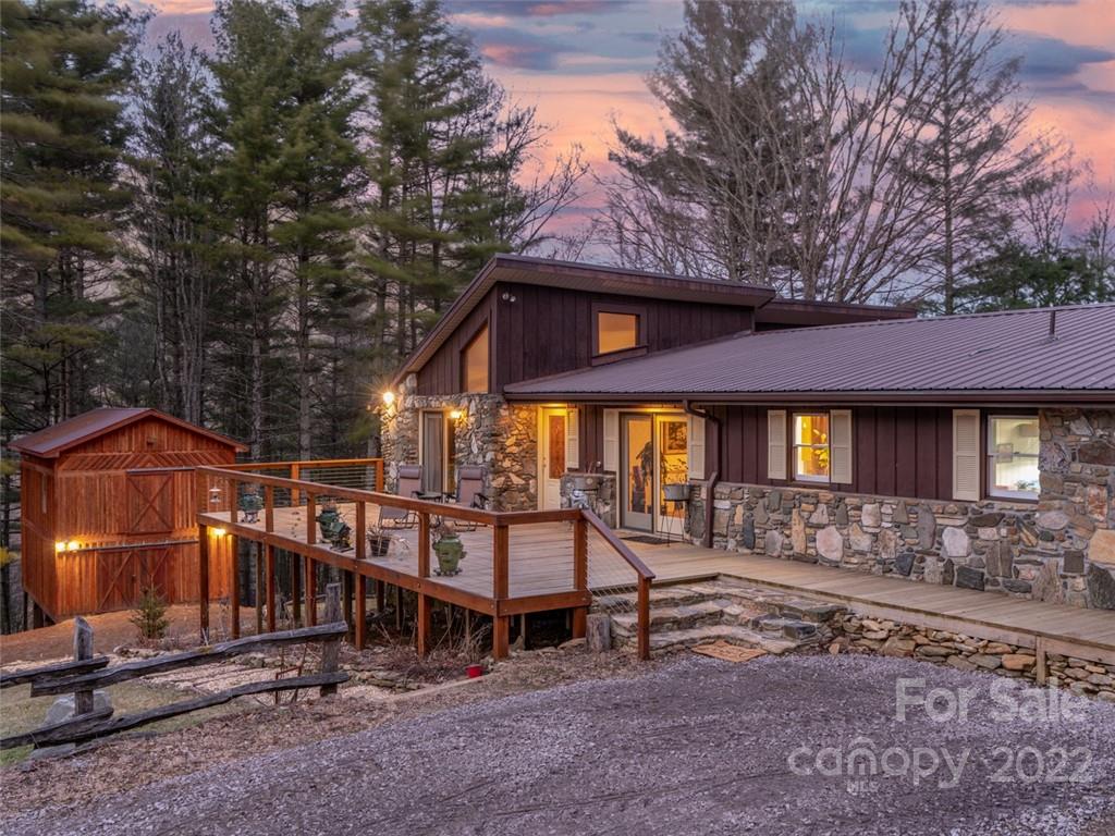 2103 Coxes Creek Road Burnsville NC 28714