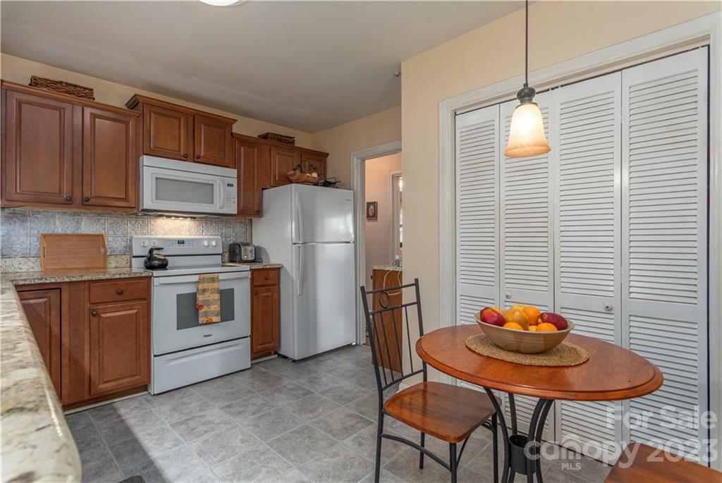 923 Sand Hill Road Asheville NC 28806