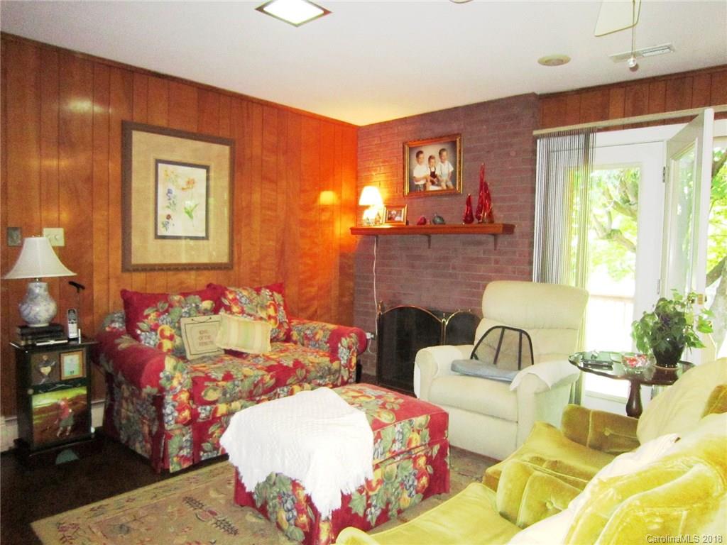 4 Crestwood Lane Candler NC 28715