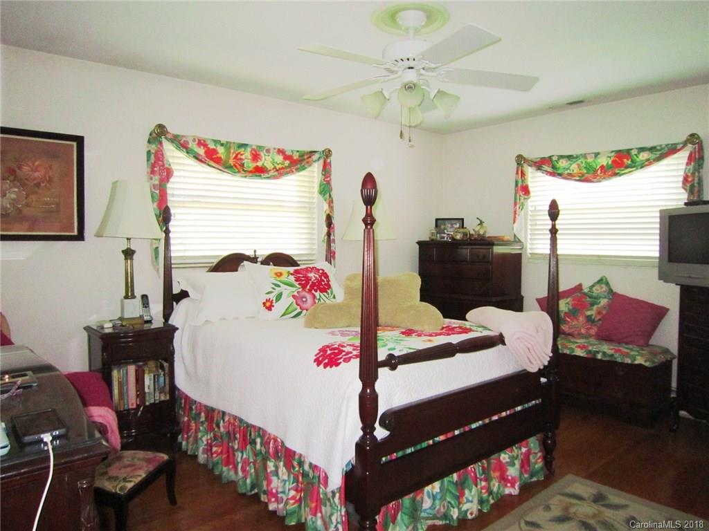 4 Crestwood Lane Candler NC 28715