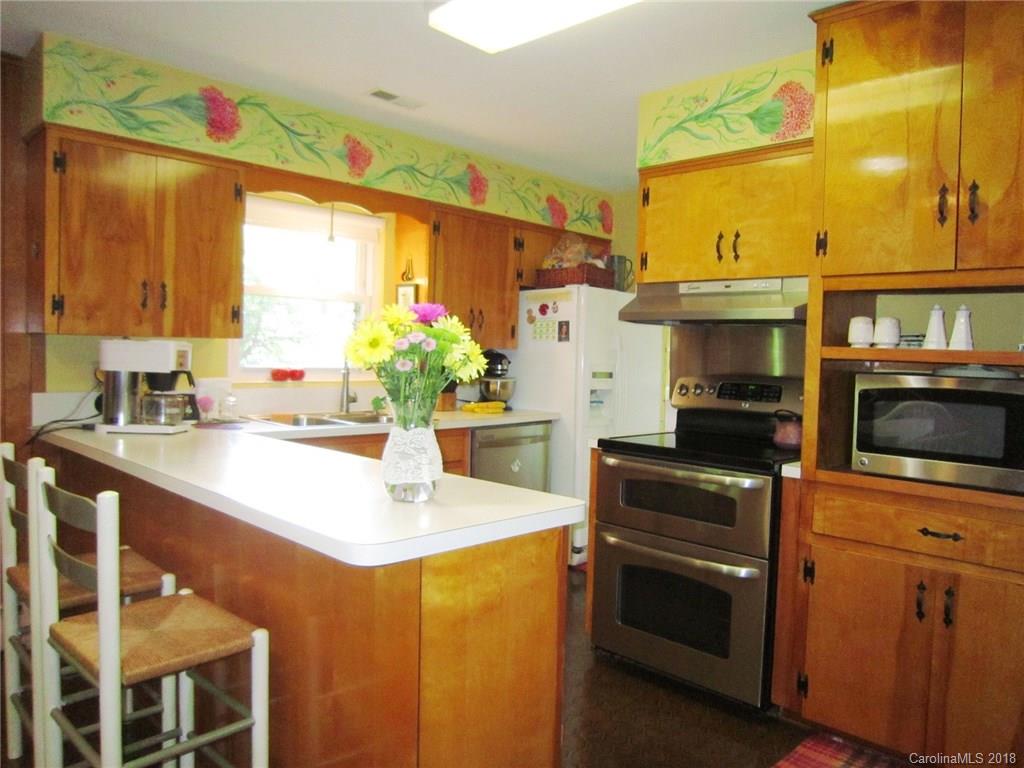 4 Crestwood Lane Candler NC 28715