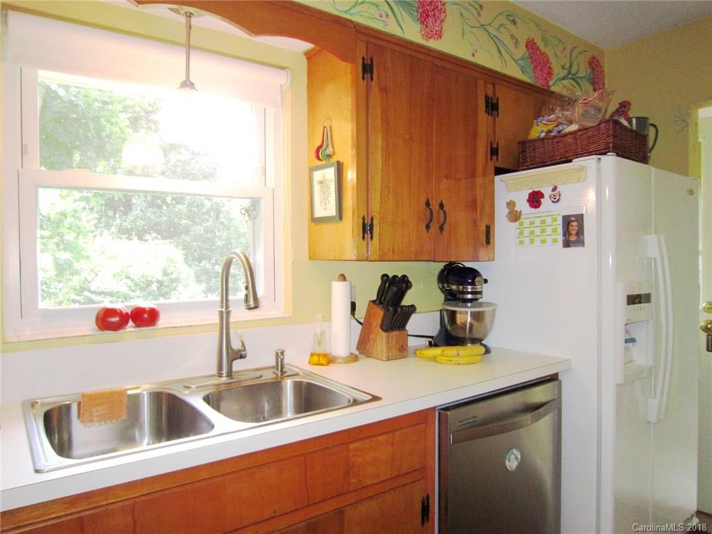 4 Crestwood Lane Candler NC 28715