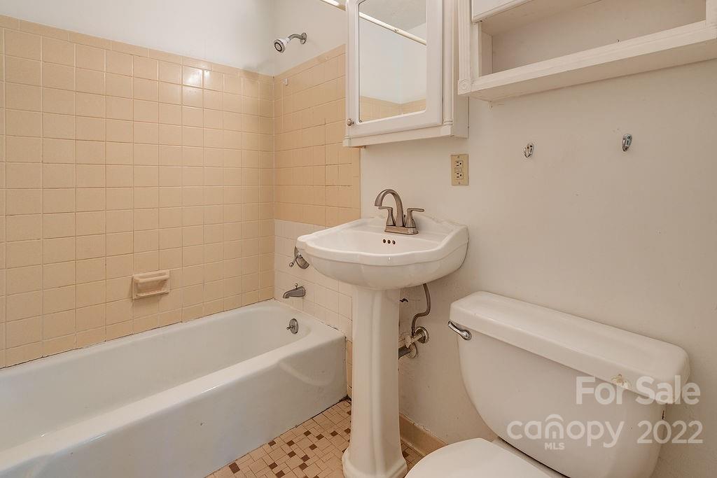 14 W Maple Drive Asheville NC 28805