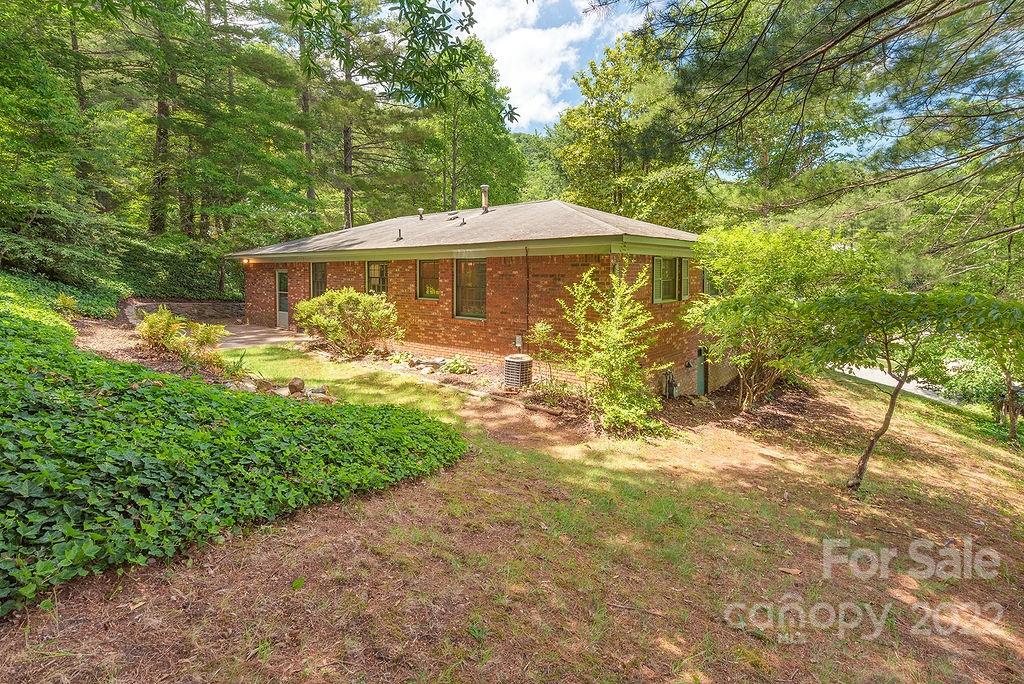 14 W Maple Drive Asheville NC 28805