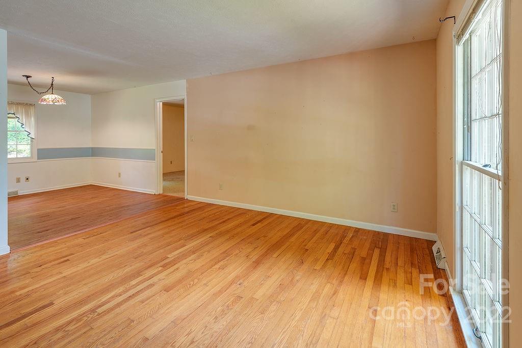 14 W Maple Drive Asheville NC 28805