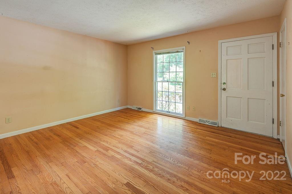 14 W Maple Drive Asheville NC 28805