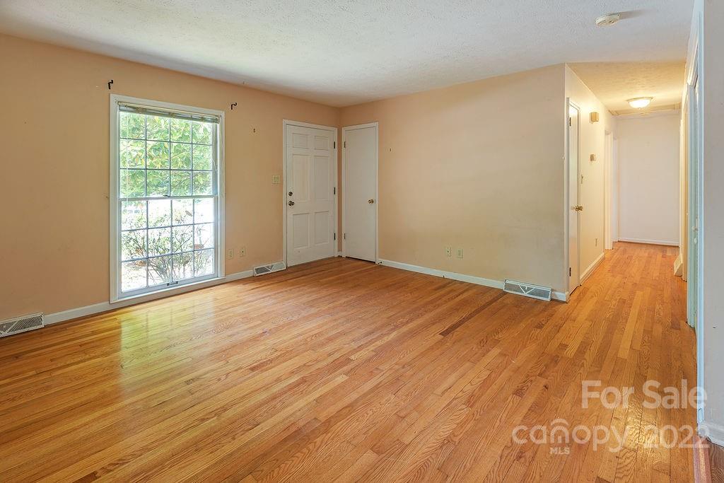 14 W Maple Drive Asheville NC 28805