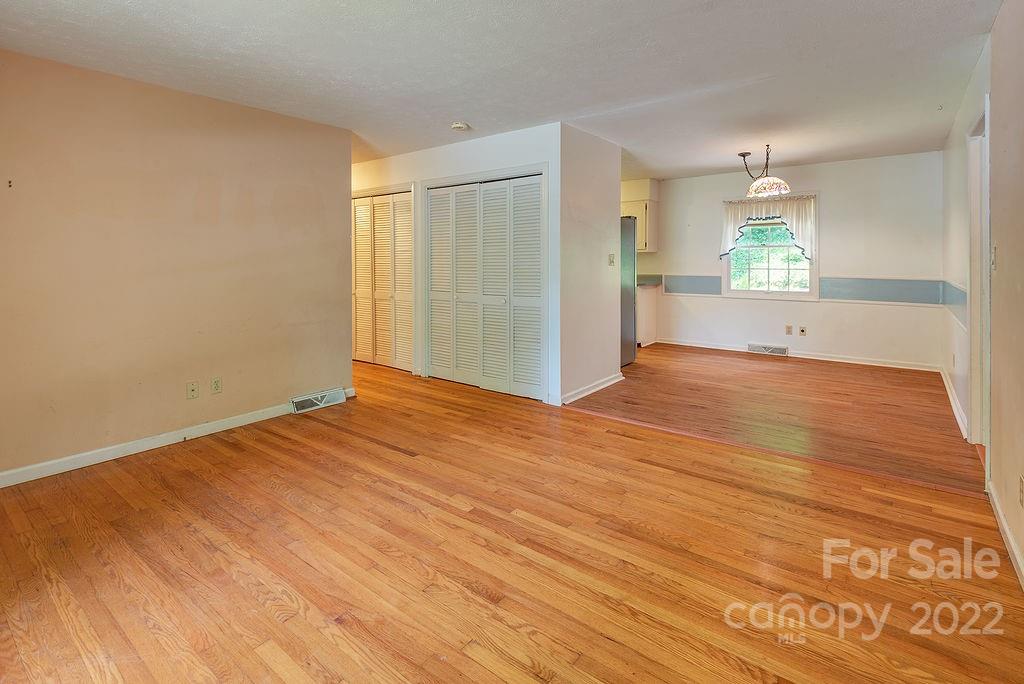 14 W Maple Drive Asheville NC 28805