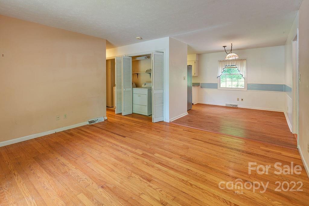14 W Maple Drive Asheville NC 28805
