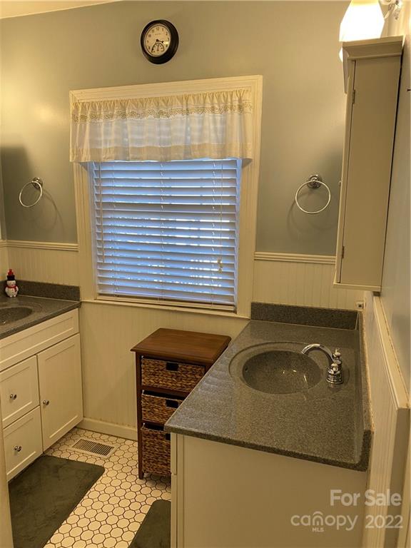19 Church Street Weaverville NC 28787