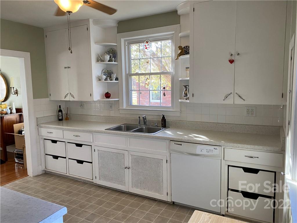 19 Church Street Weaverville NC 28787