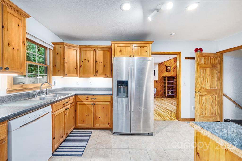 274 White Pine Lane Burnsville NC 28714