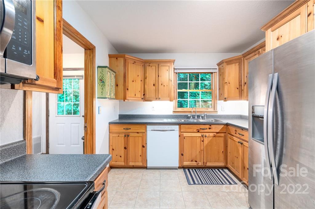 274 White Pine Lane Burnsville NC 28714