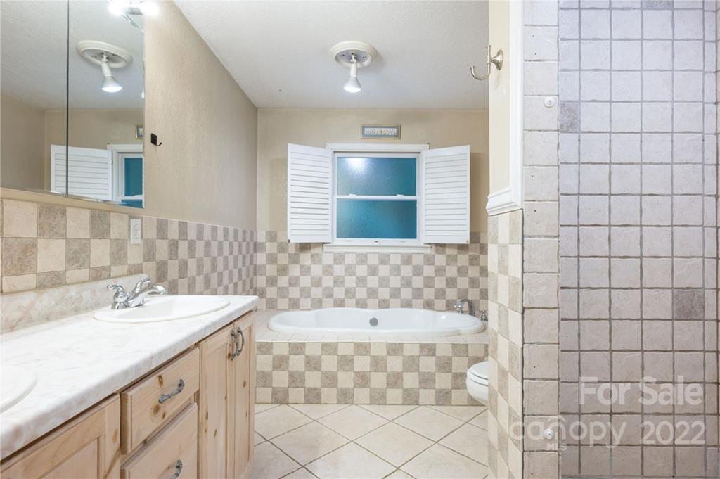 274 White Pine Lane Burnsville NC 28714