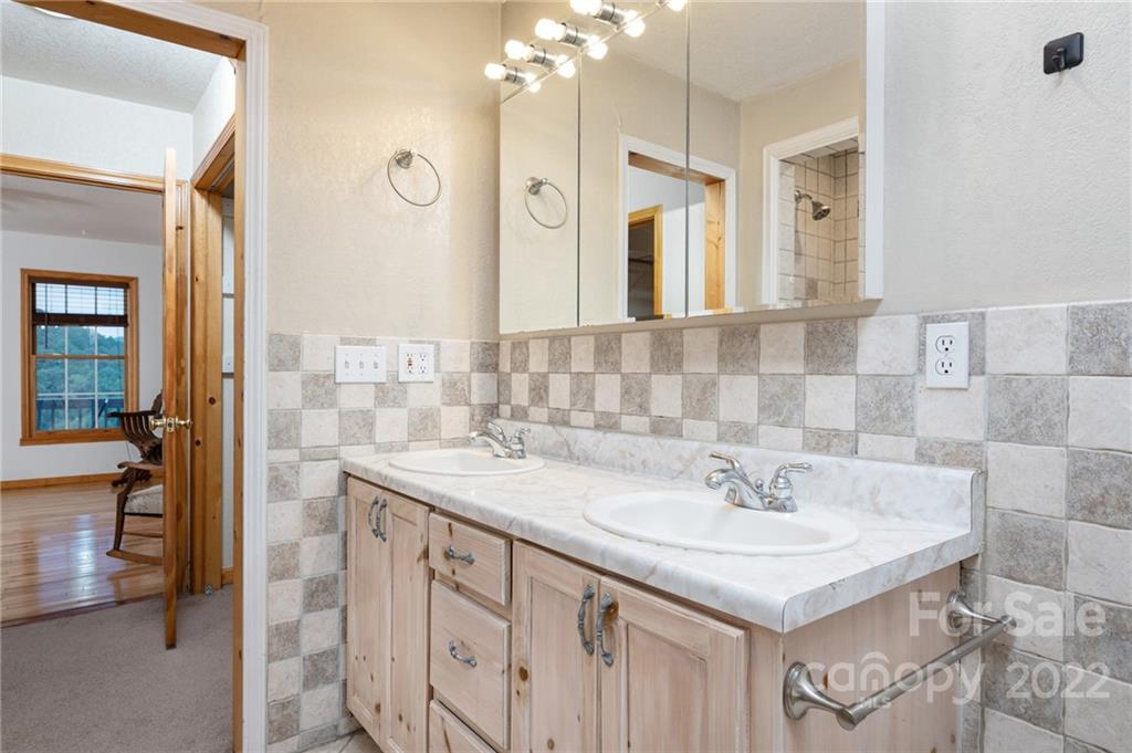 274 White Pine Lane Burnsville NC 28714