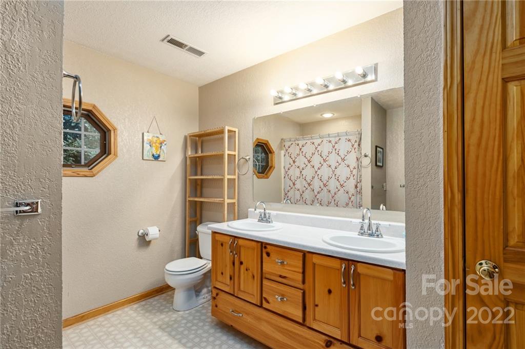 274 White Pine Lane Burnsville NC 28714