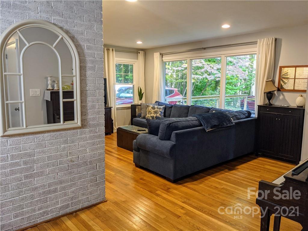 675 Hunter Street Burnsville NC 28714