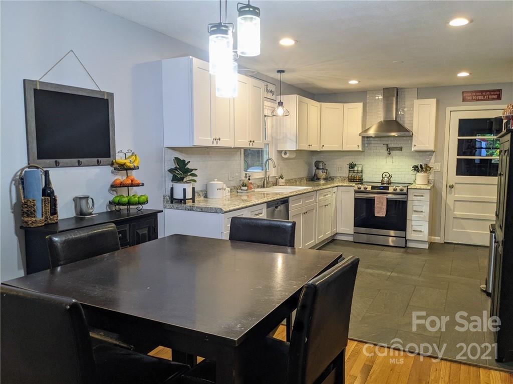 675 Hunter Street Burnsville NC 28714