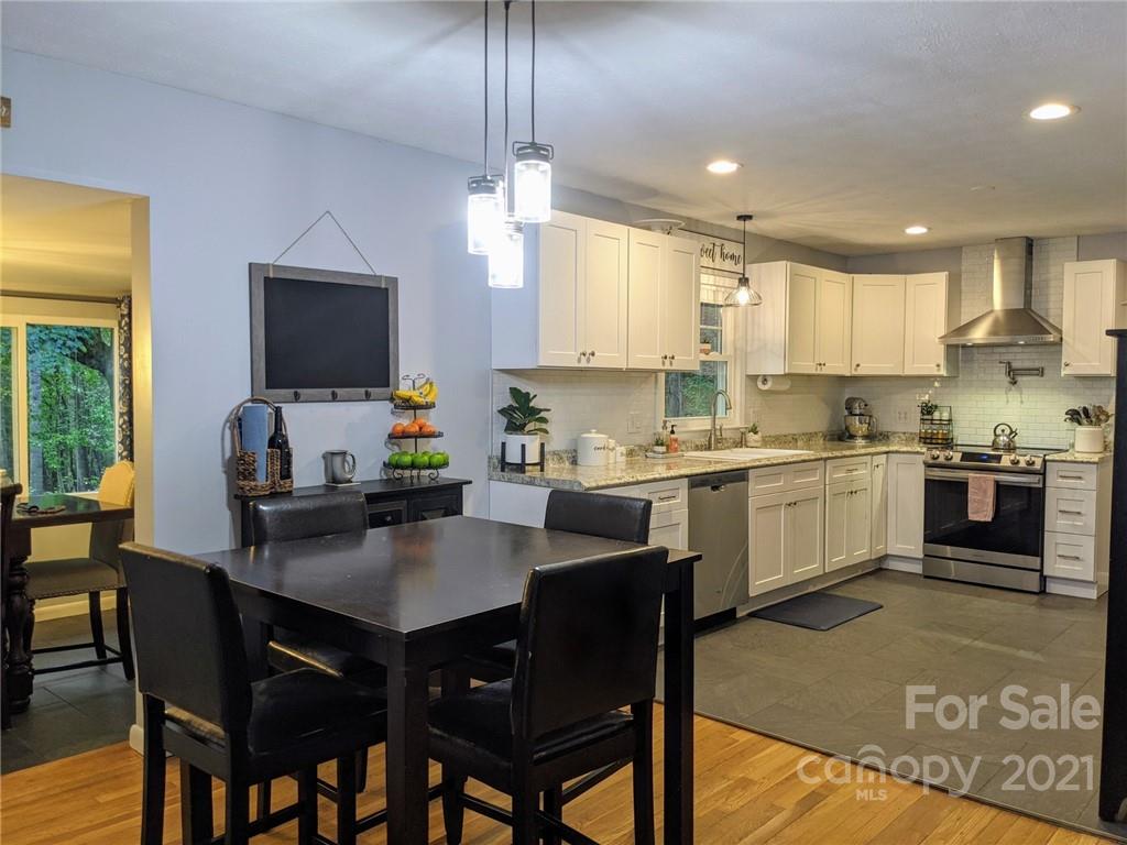 675 Hunter Street Burnsville NC 28714