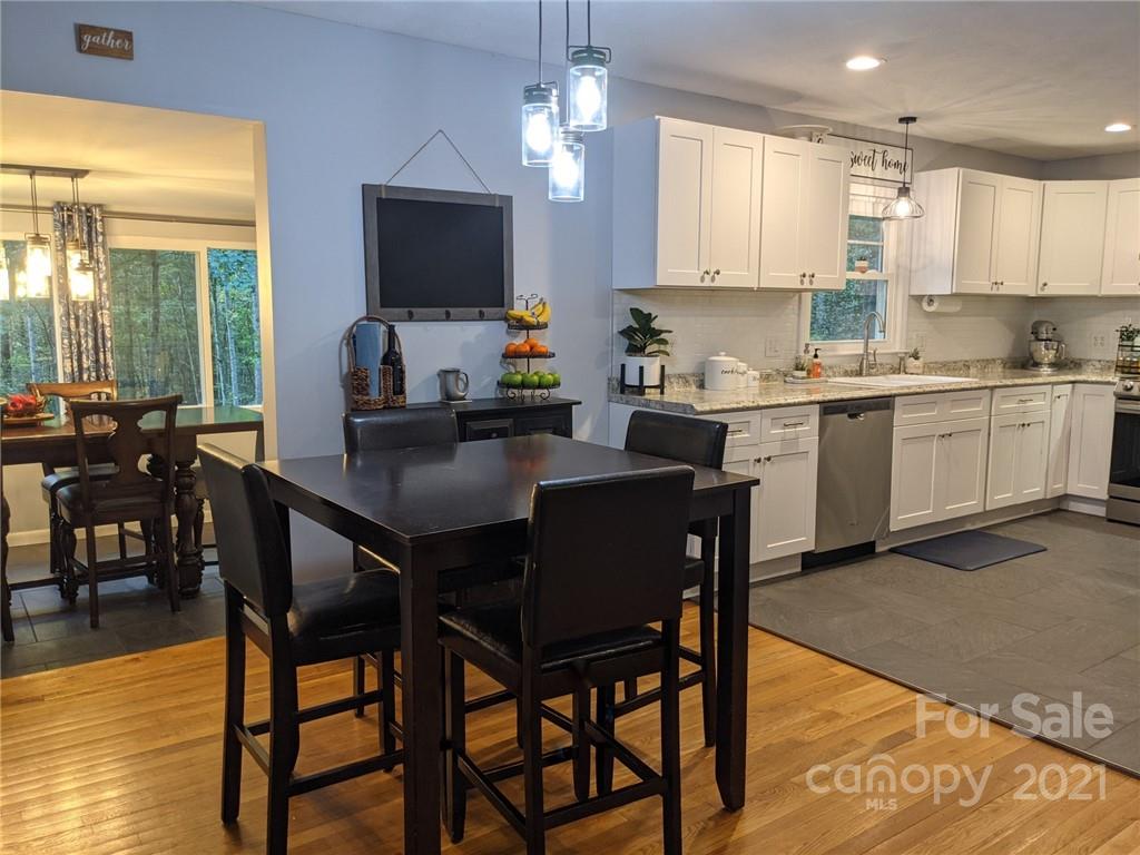 675 Hunter Street Burnsville NC 28714