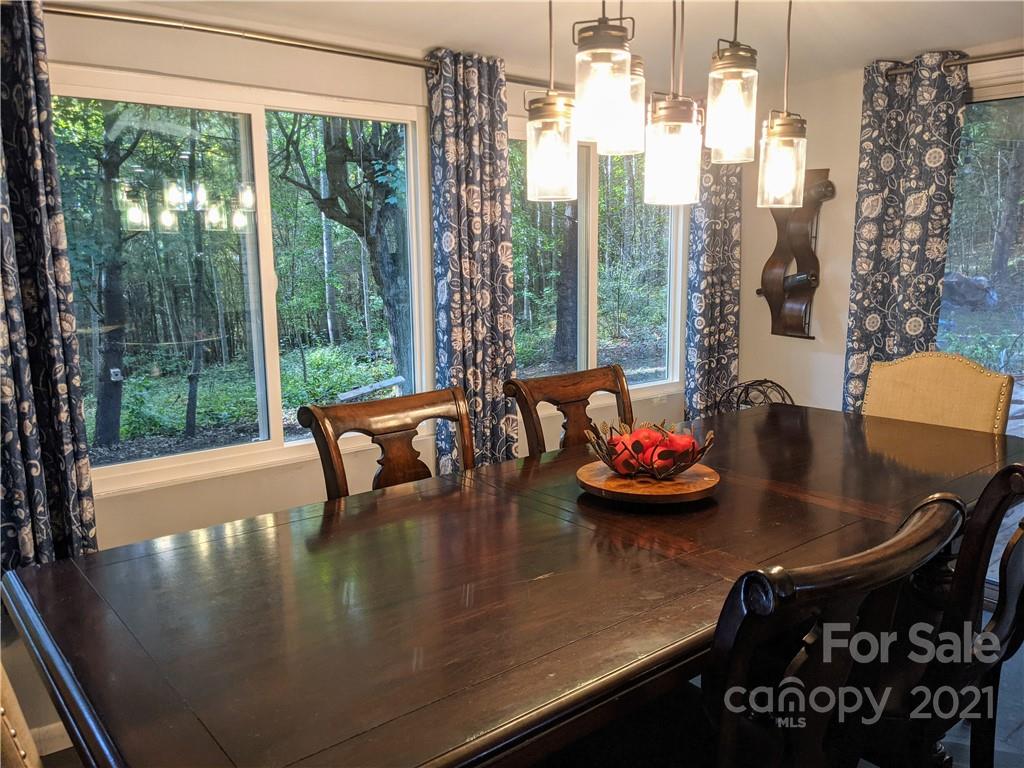 675 Hunter Street Burnsville NC 28714