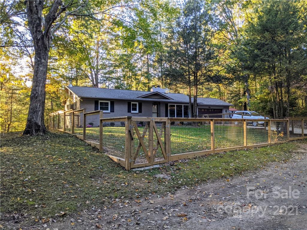 675 Hunter Street Burnsville NC 28714