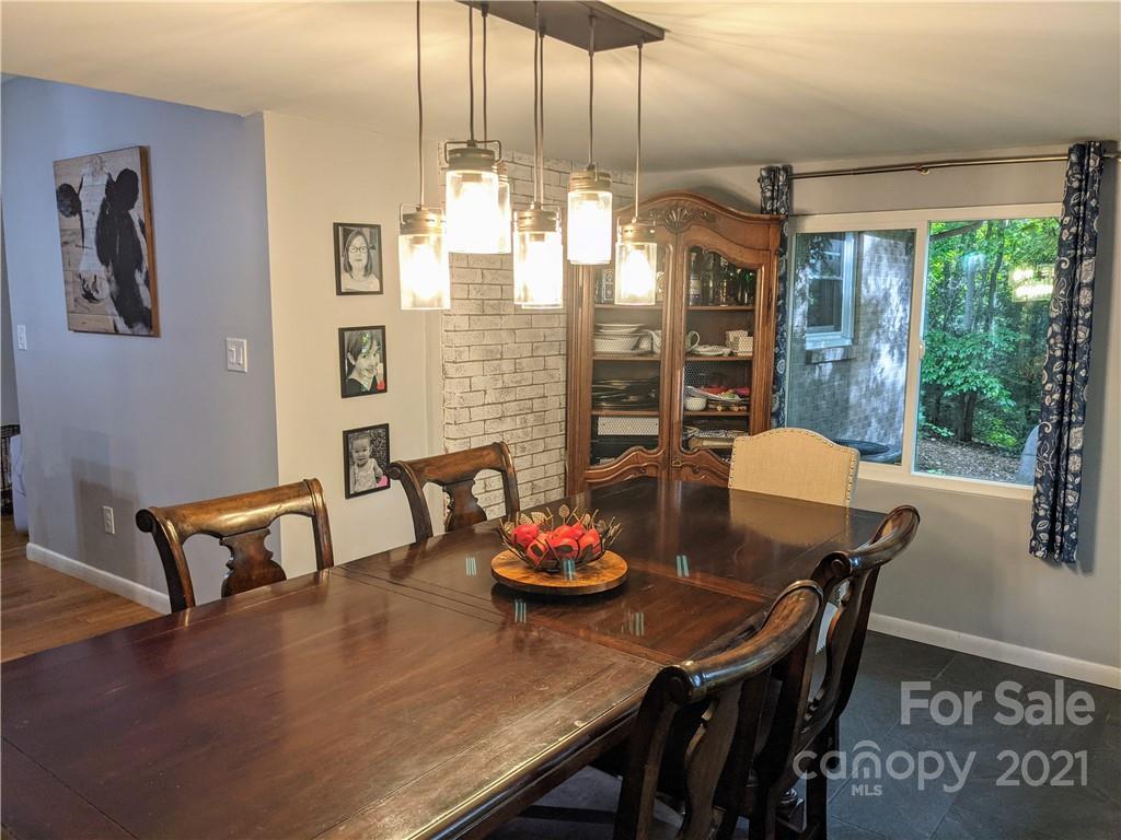 675 Hunter Street Burnsville NC 28714