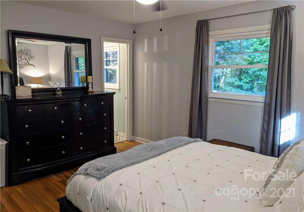 675 Hunter Street Burnsville NC 28714