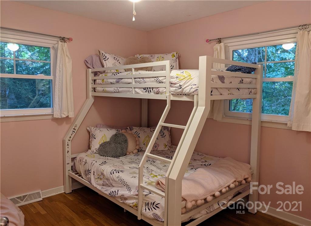 675 Hunter Street Burnsville NC 28714