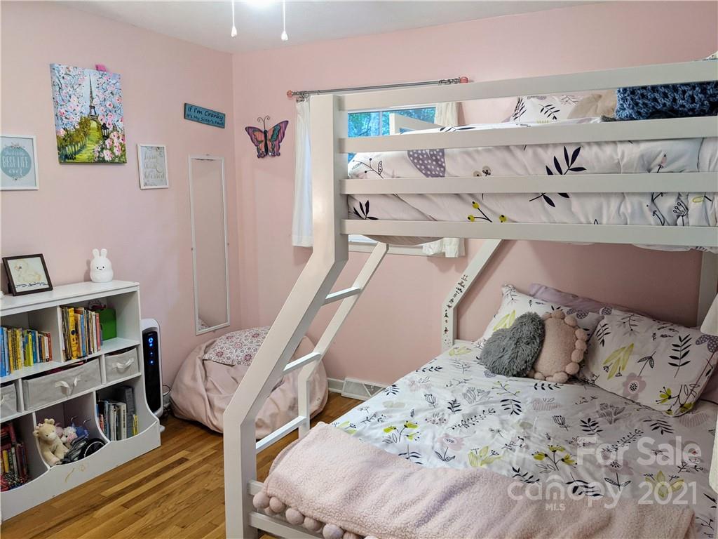 675 Hunter Street Burnsville NC 28714