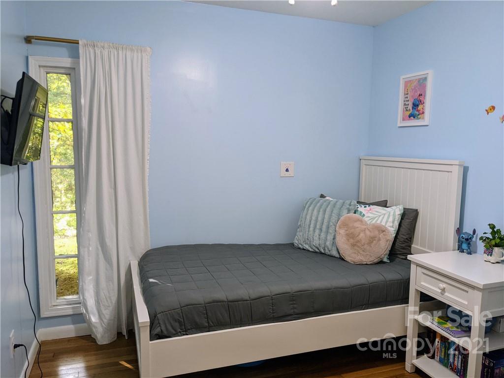 675 Hunter Street Burnsville NC 28714