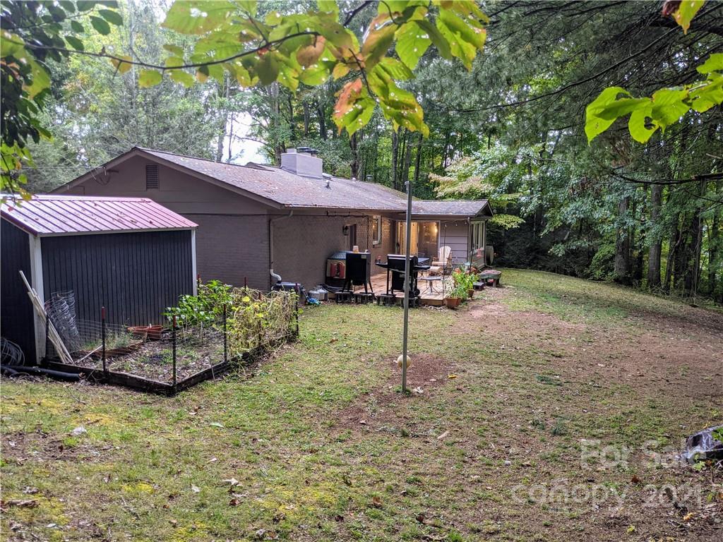 675 Hunter Street Burnsville NC 28714