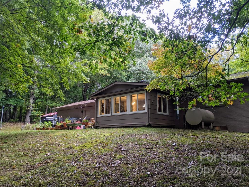675 Hunter Street Burnsville NC 28714