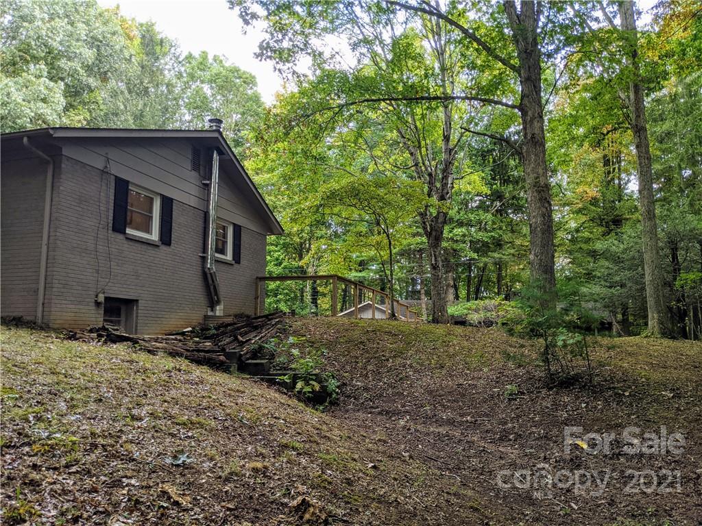 675 Hunter Street Burnsville NC 28714