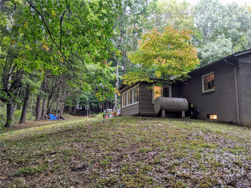 675 Hunter Street Burnsville NC 28714