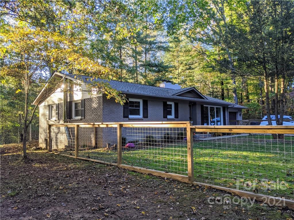 675 Hunter Street Burnsville NC 28714