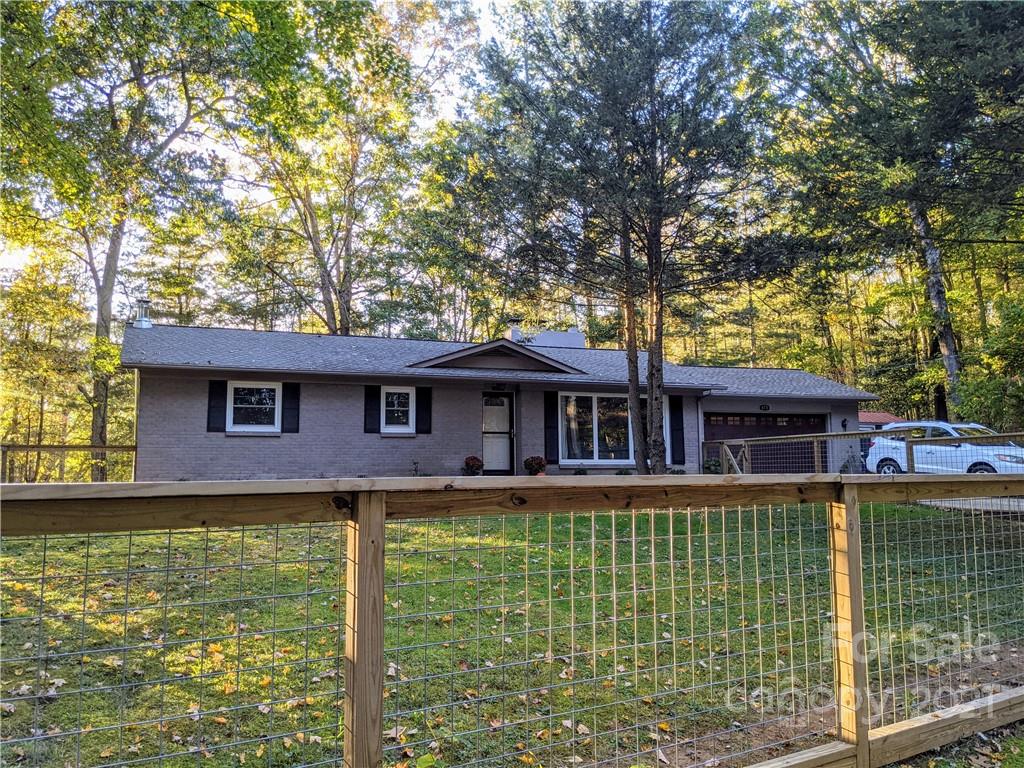 675 Hunter Street Burnsville NC 28714
