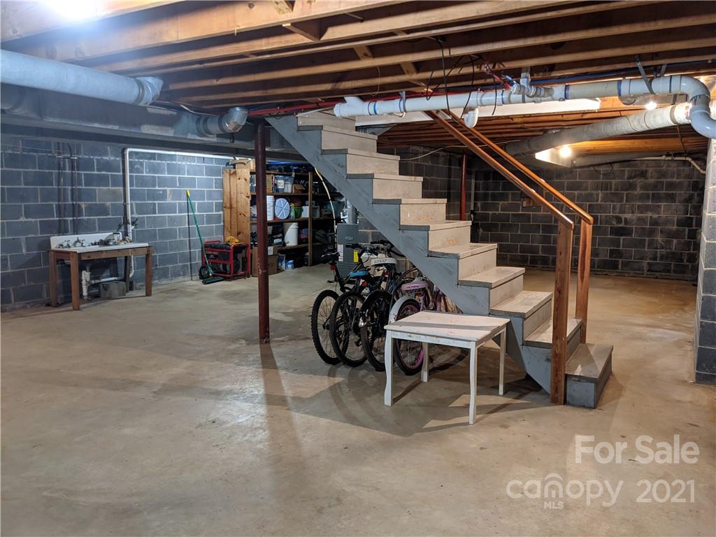 675 Hunter Street Burnsville NC 28714