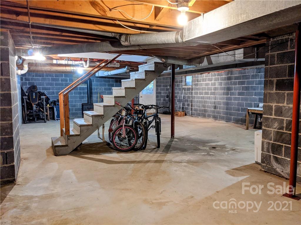 675 Hunter Street Burnsville NC 28714