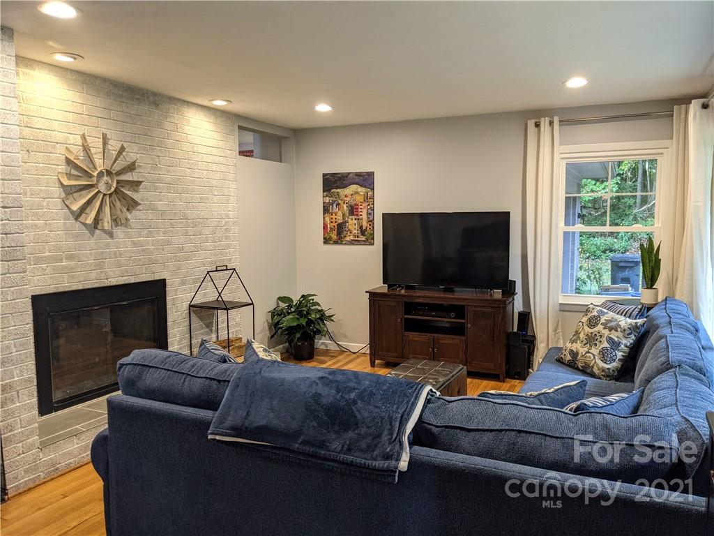 675 Hunter Street Burnsville NC 28714