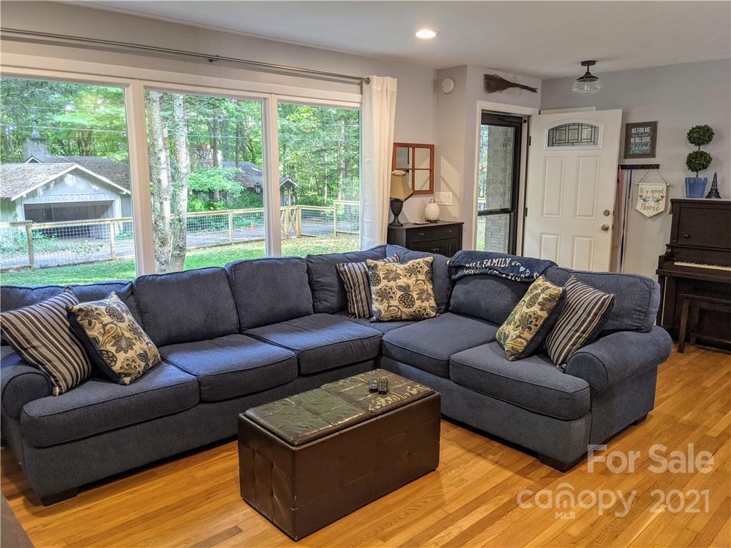 675 Hunter Street Burnsville NC 28714