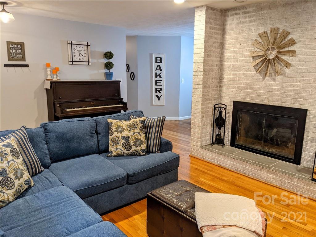 675 Hunter Street Burnsville NC 28714