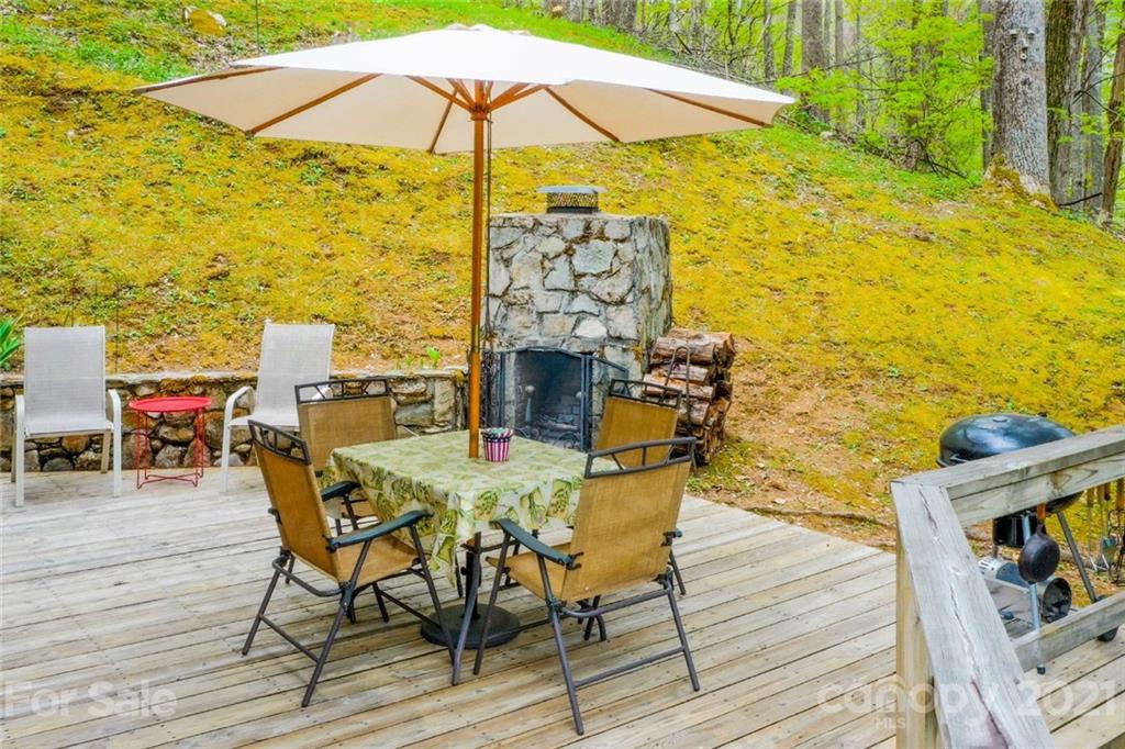 210 Bear Pen Road Burnsville NC 28714