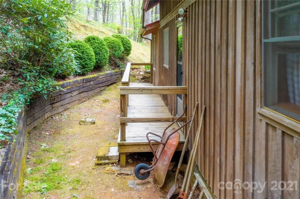 210 Bear Pen Road Burnsville NC 28714