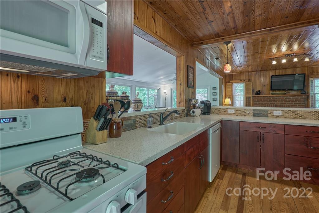 131 Neighborly Drive Lake Lure NC 28746