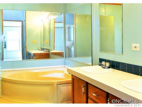 724 Buckeye Access Road Swannanoa NC 28778
