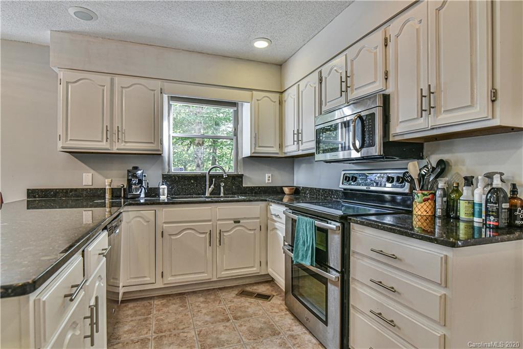 877 Deep Woods Drive Marion NC 28752